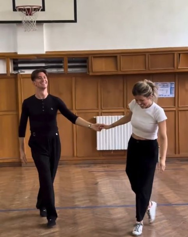Rareș Cojoc și Roxana Hulpe de la Pro TV în pași de dans