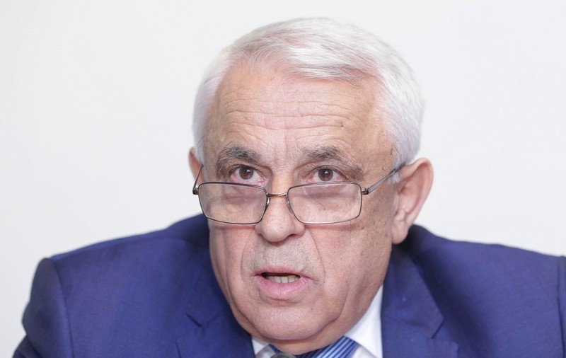 Petre Daea este ministru doar pentru porcii sănătoși. Pe cei bolnavi de pestă îi aruncă în curtea ANSVSA