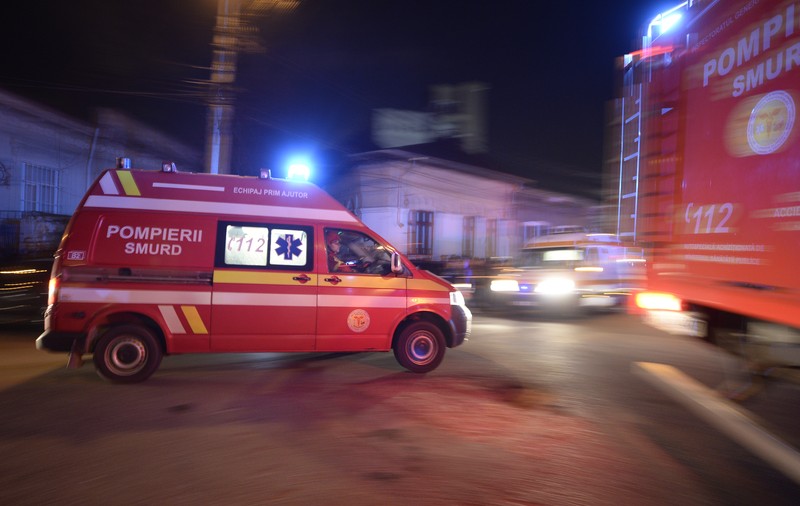Explozie într-un bloc din Râmnicu Sărat: 50 de oameni s-au evacuat până la venirea pompierilor