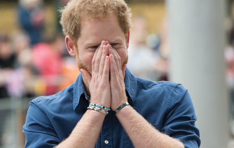 Un nou scandal zguduie Casa Regală: Prințul Charles nu ar fi tatăl lui Harry