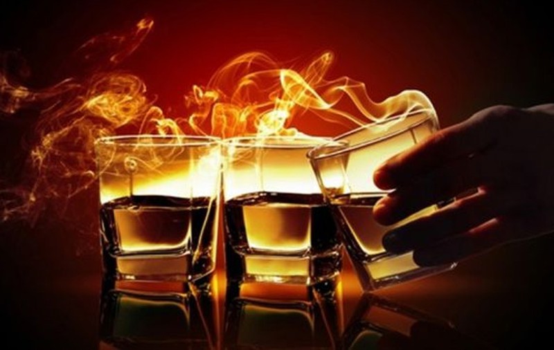 Tragedie la Vaslui! Au băut o zi şi-o noapte, până când au căzut laţi