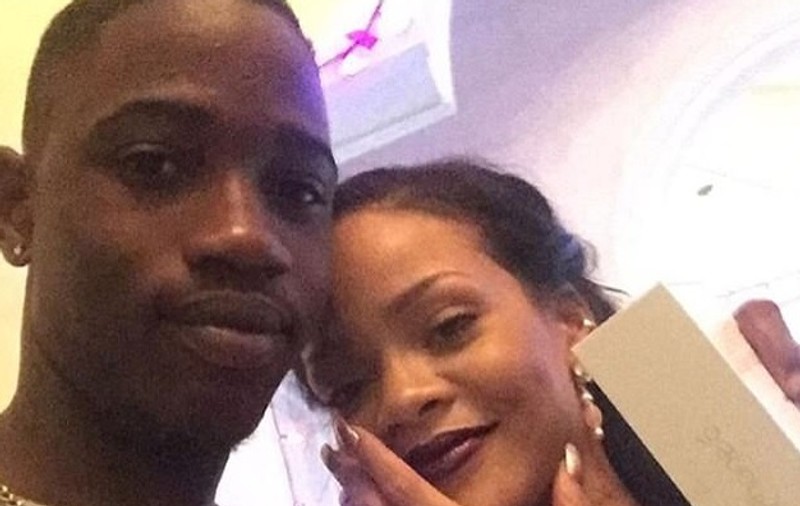 Rihanna este în doliu: "Nu îmi vine să cred că aseară te țineam în brațe"