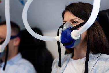 Pacient în timpul tratamentului cu oxigen hiperbaric