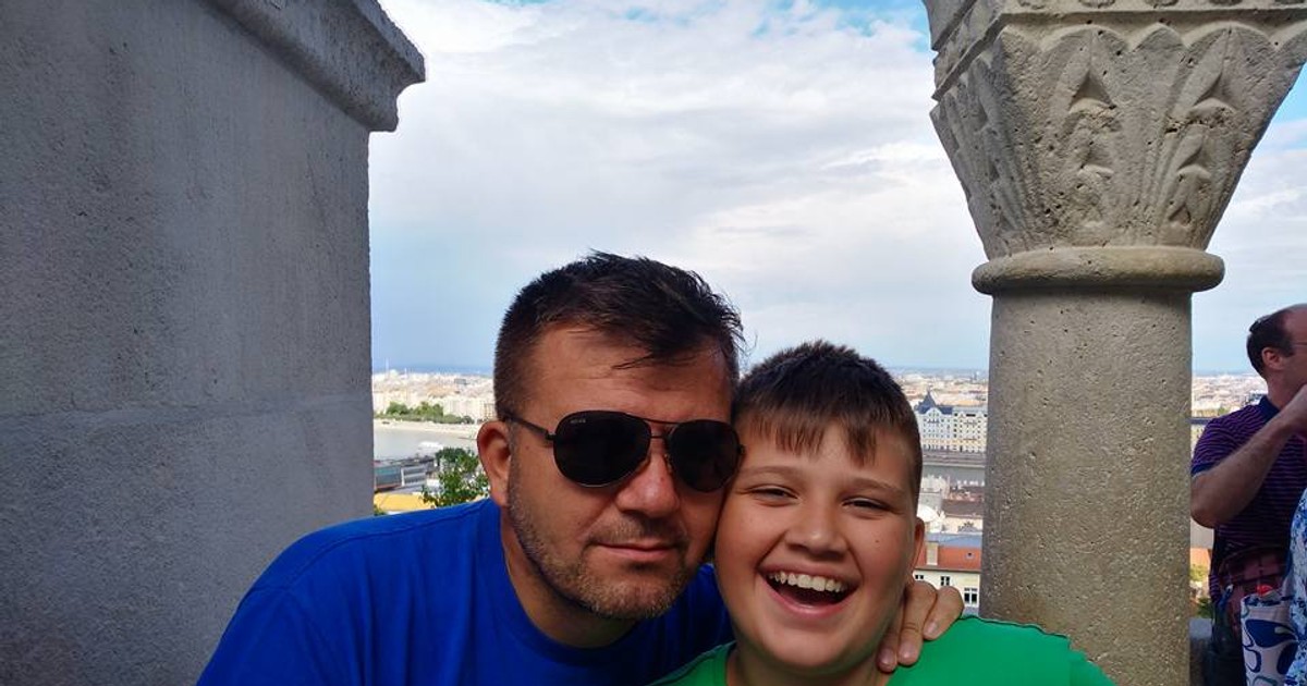 Gabi Hurlup, poliţistul rănit în explozia de la Mihăileşti de acum 14 ani: "24 mai e ca o a doua zi de naştere". Ofiţerul ajuns acum la 47 de ani era şef de post în localitatea buzoiană atunci când s-a produs tragedia.