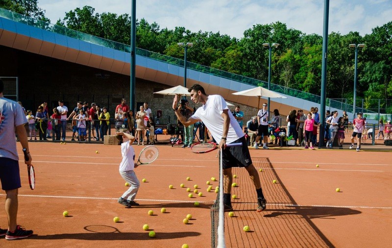 Horia Tecău a jucat tenis cu micii săi fani