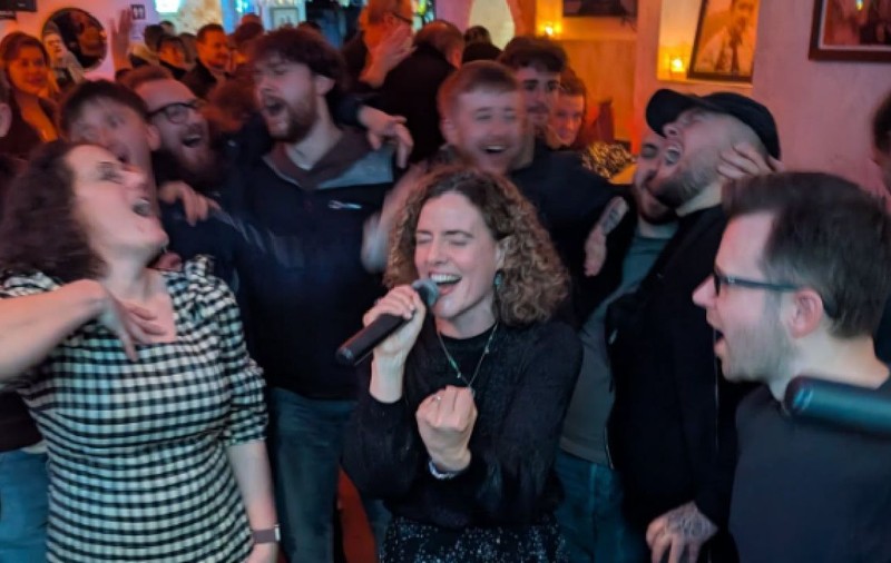 Motivul pentru care un pub a interzis accesul persoanelor singure, la Manchester: „No Single Entry”