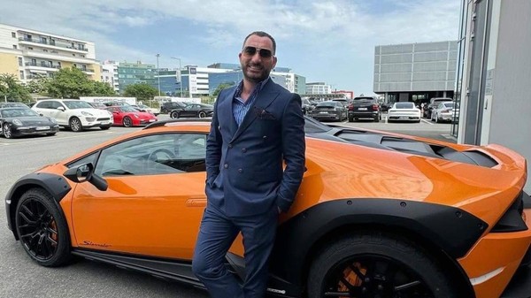 Pescobar (Paul Nicolau) a rămas fără permis și își caută șofer | Foto: Facebook