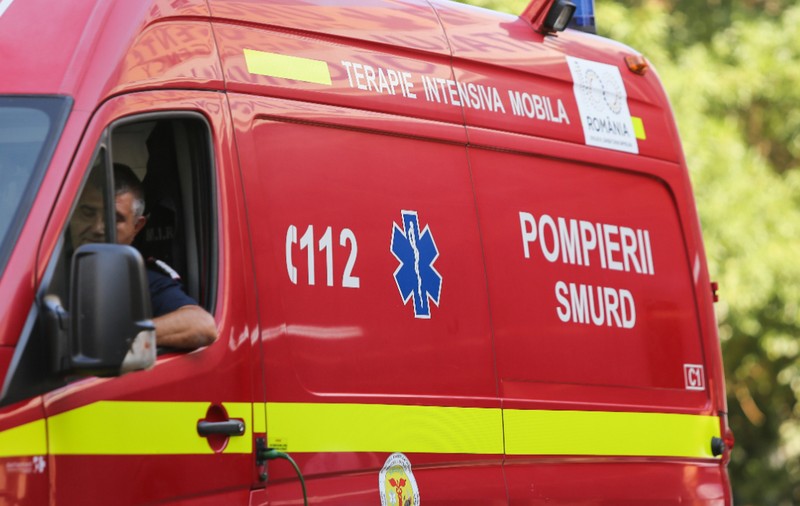 Șofer ucis de capul TIR-ului pe care încerca să-l repare pe o stradă din Craiova