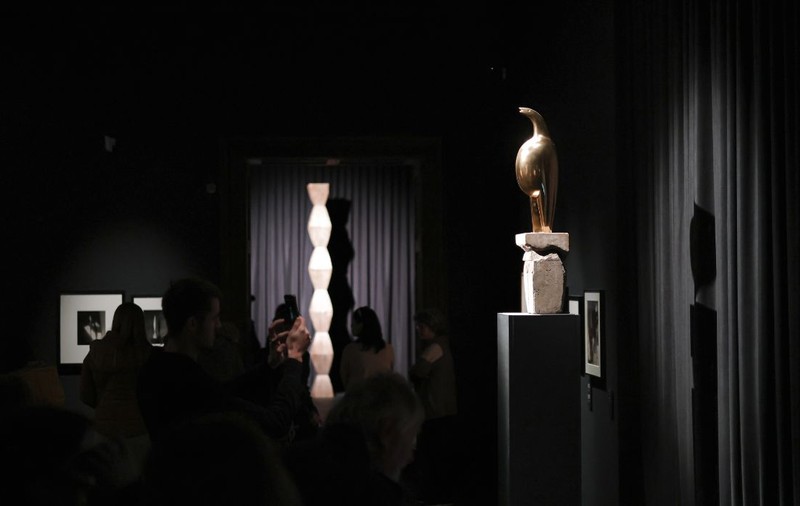 O sculptură făcută de Constantin Brâncuși ar putea stabili un record la o licitație. Suma fără precedent la care e estimată