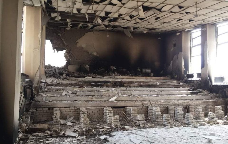 „Obuzul a dărâmat trei etaje deodată”. Universitate din Sieverodonețk, distrusă de bombardamente. Cum arată un amfiteatru