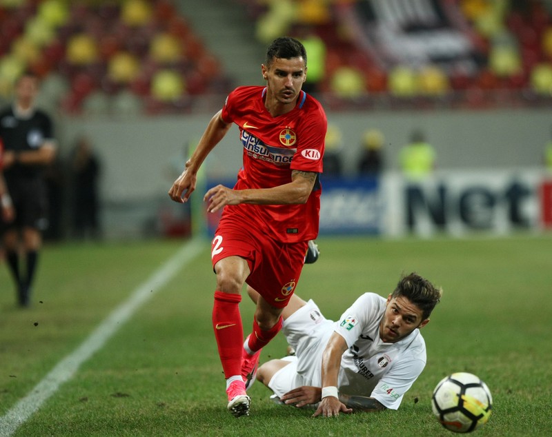 Liga 1, etapa a 6-a: FCSB - Astra 1-1. Conflict între Iordănescu şi Popescu. Teixeira, accidentat. Golofca, gol nevalidat. Gazonul, execrabil. Reacţii | FOTO & VIDEO