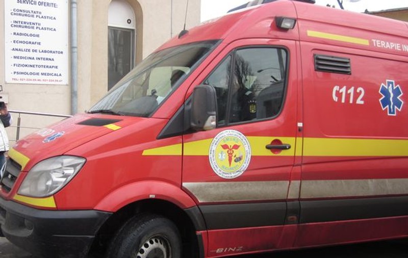 Accident GRAV în Topoloveni! Trei răniți, dintre care unul în stare critică