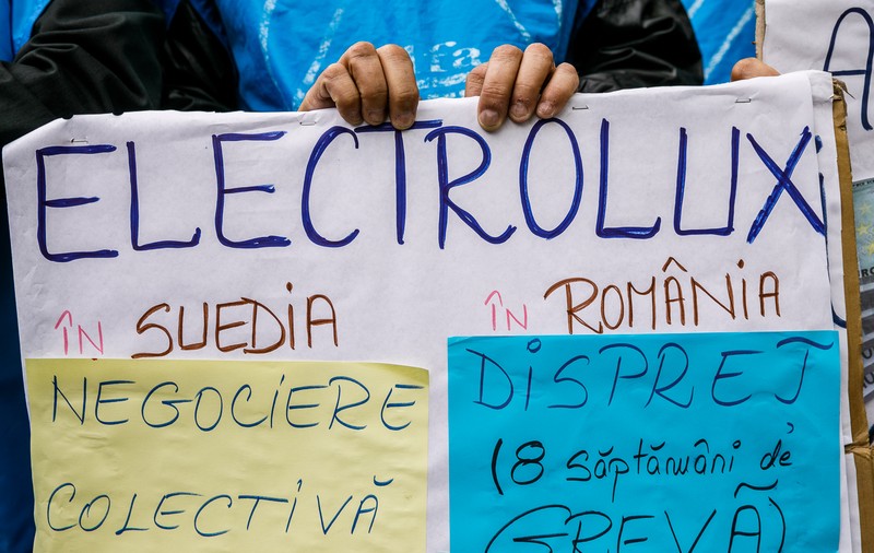 Sindicate: Electrolux amenință cu relocarea producției de la Satu Mare în Polonia