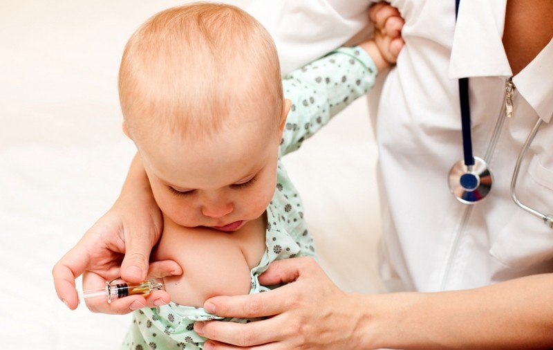 Ministrul Sănătății: Legea vaccinării nu prevede sancțiuni pentru părinți; Dragnea: Am mari rezerve privind obligativitatea vaccinării