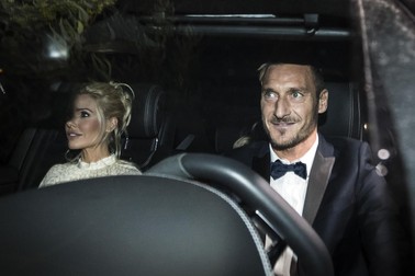 AS Roma captain Francesco Totti with his wife Ilary Blasi, arrive to the party on the ocassion of his 40th birthday at Tor Crescenza in Rome, Italy, 27 September 2016. EPA/ANGELO CARCONI
