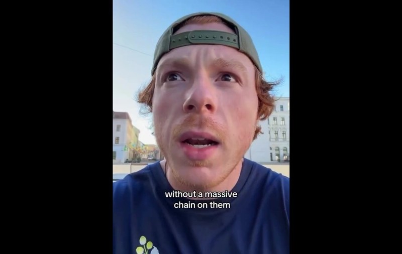 Un american, uimit de siguranța de pe străzile din România: „E chiar și un pian aici și nu e legat cu un lanț. De ce nu-l fură nimeni?” | VIDEO