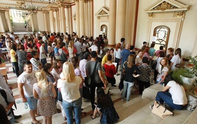 Peste 43.000 de absolvenţi, majoritatea de liceu, s-au înscris ca şomeri în ultimele două luni
