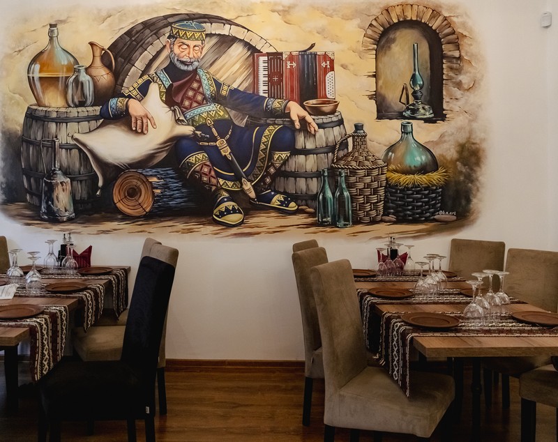 „Românii au încă probleme cu ospitalitatea. La bucătărie și servicii mai aveți de lucru”. Interviu cu un venerabil șef de restaurante venit la București să deschidă un local. La el a mâncat și Putin