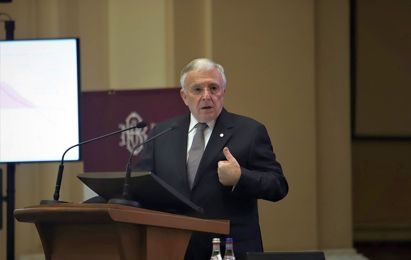 Mugur Isărescu, despre gaura din buget: Noi nici nu lucrăm cu noţiuni din acestea, uşor obscene