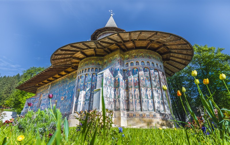 Mănăstirile din Bucovina, pe lista celor 25 de destinații din lume recomandate de Bloomberg pentru 2022