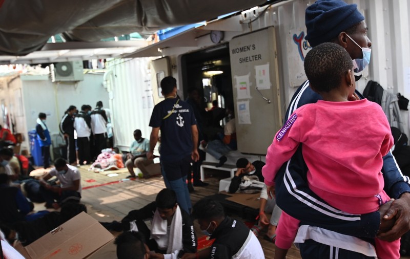 Nava umanitară Ocean Viking caută un port mediteraneean sigur pentru a debarca 296 de migranți, mulți cu probleme medicale