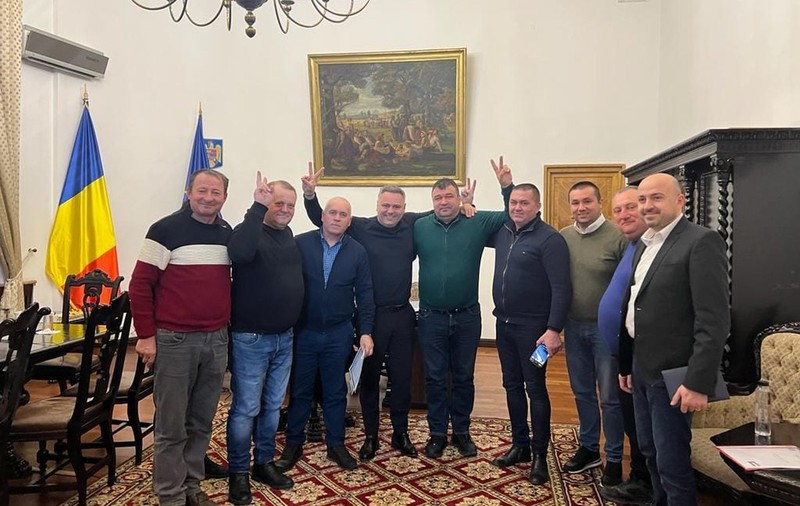 Ministrul Agriculturii susține că fermierii din Botoşani şi Timiş au plecat mulțumiți după negocieri: „Au înțeles că există bani”