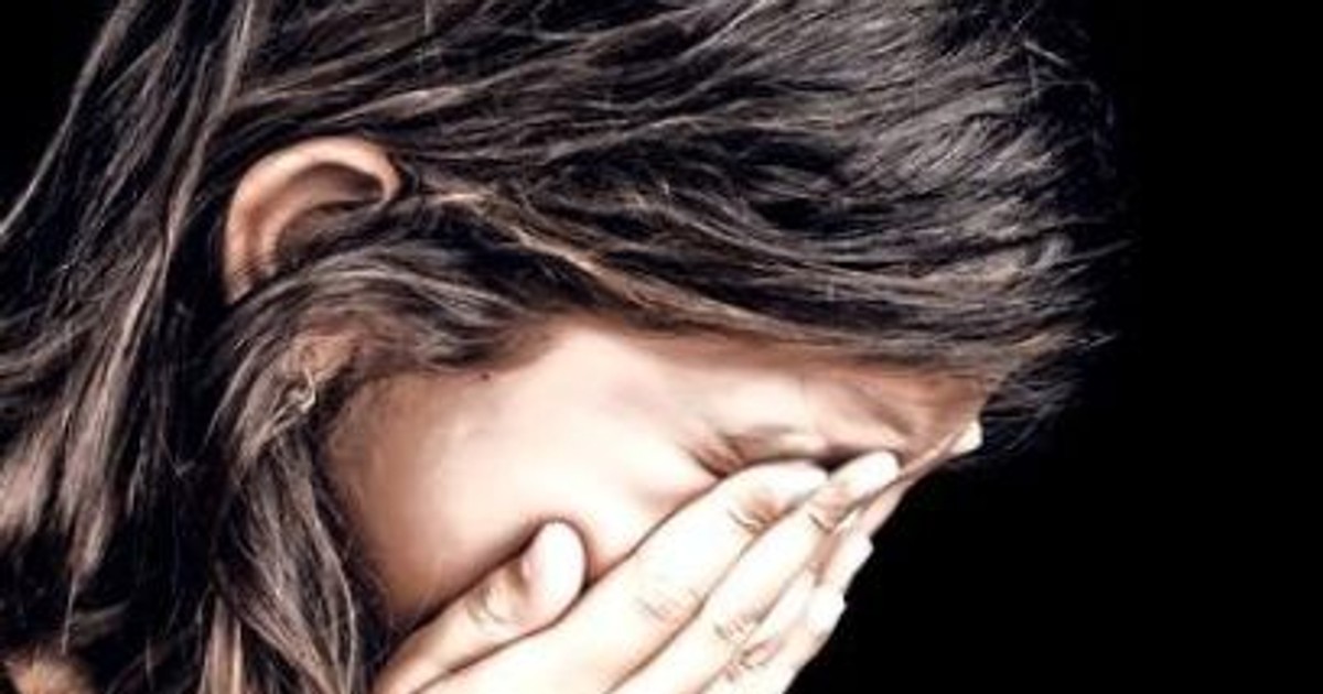 O fetiță de 10 ani, însărcinată după ce a fost violată de fratele său