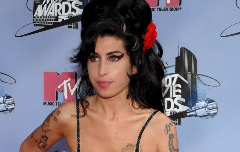 Amy Winehouse vrea să-şi acopere tatuajul cu numele fostului soţ 