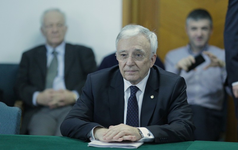 Isărescu vrea scoaterea programului Prima Casă, a titlurilor de stat și a rezervelor minime din formula "taxei pe lăcomie"