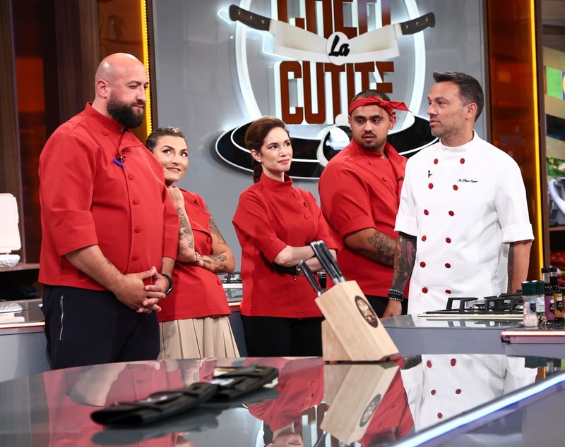 Mirela Chirulescu a fost eliminată de la „Chefi la cuțite” 2025. Schimbări în trei echipe, după duelul amuletelor dintre chef Richard și chef Orlando