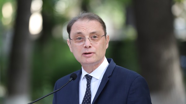 Programul de guvernare al lui Luca Niculescu include o reformă a ANAF și finalizarea a patru autostrăzi. Foto: Dumitru Angelescu / Libertatea.
