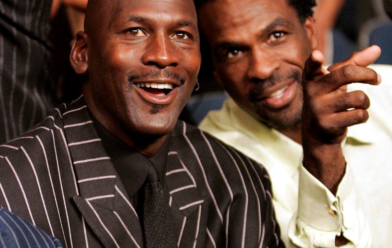Fostul baschetbalist Charles Oakley a fost arestat, după ce a avut o altercaţie cu proprietarul echipei New York Knicks
