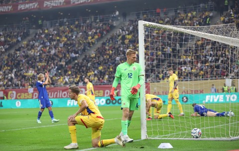 Victor Gyokeres, atacantul lui Arsenal, a marcat în minutul 13. Portarul Otto Hindrich, învins după ce mingea a lovit inițial bara Sursa foto: Dumitru Angelescu