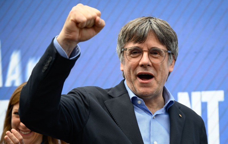 Justiţia spaniolă a clasat dosarul de terorism pe numele lui Carles Puigdemont. Fostul premier catalan nu a scăpat încă de problemele cu legea