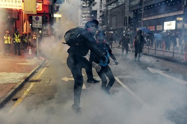 Proteste violente în Hong Kong (EPA)