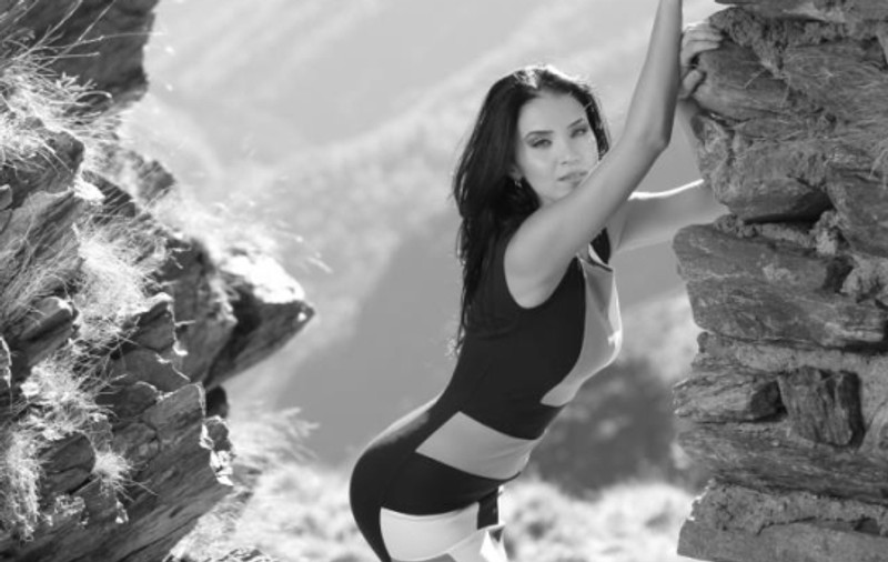 Adelina Pestriţu: "Am realizat o şedinţă foto INCENDIARĂ!". Uite cu ce se laudă vedeta | FOTO