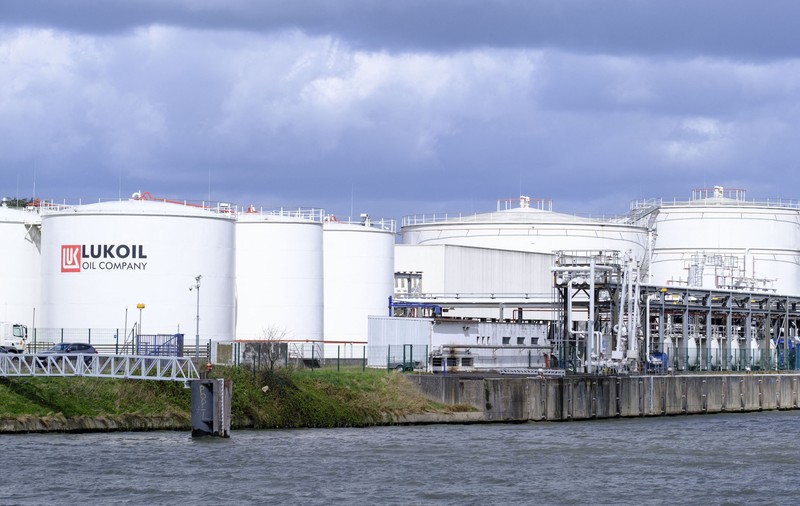Slovacia amenință Ucraina în urma unor măsuri luate împotriva Lukoil