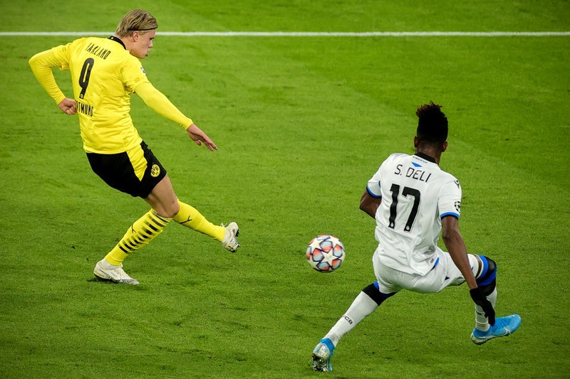 Haaland, în galben, a ajuns la 16 reușite în Liga Campionilor, în doar 12 apariții. 33 de goluri în 31 de partide pentru Dortmund a reușit norvegianul!