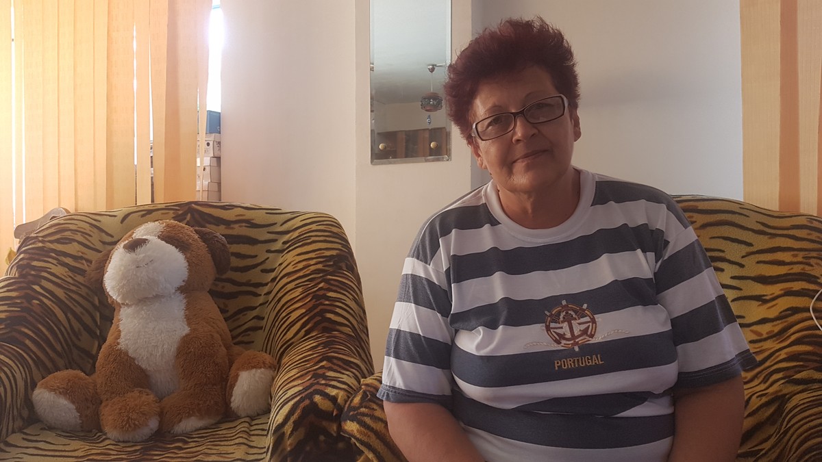 Mamă pentru zece copii abandonați. Sanda Zdrăilă, la ea acasă, lângă un ursuleț