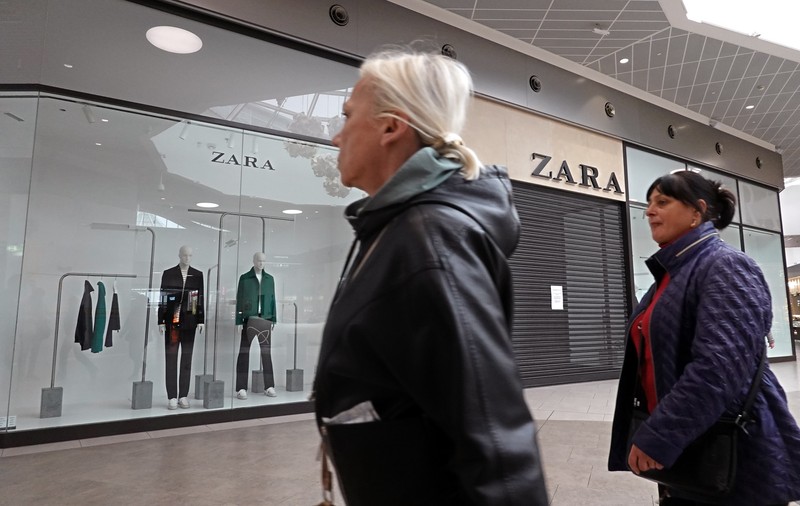 Rușii pot cumpăra din nou rochii Zara și încălțăminte Nike. Schema stabilită pentru a fenta sancțiunile internaționale