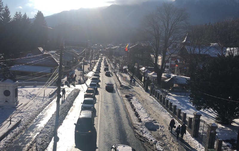 Se anunță trafic infernal pe DN1! Ce rute le recomandă polițiștii turiştilor care pleacă azi de la munte spre București