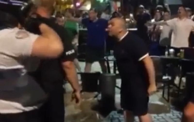 Euro 2016. E război la Marsilia! Poliția a intervenit cu gaze lacrimogene și a operat arestări / GALERIE FOTO și VIDEO