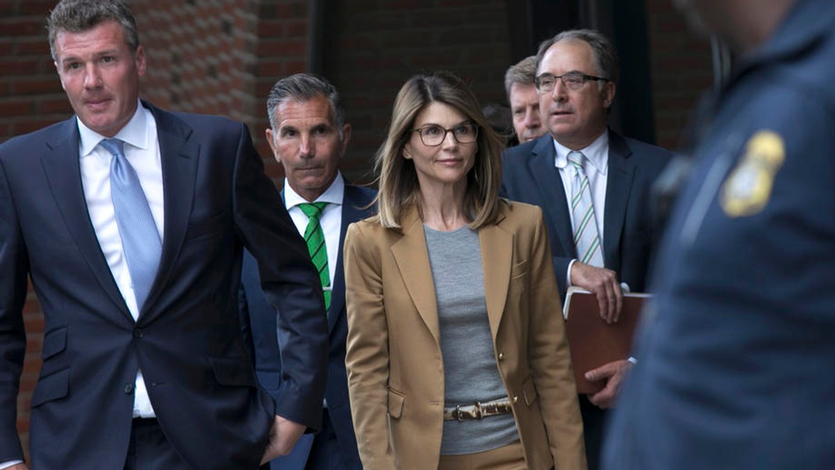 Actrița Lori Loughlin a ieșit din închisoare după două luni. Ce este obligată să facă după eliberare