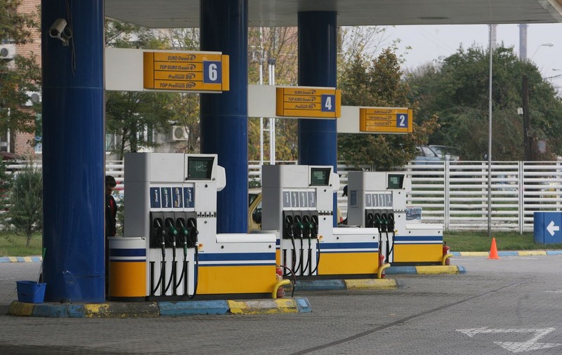A intrat în vigoare a doua etapă de creştere a accizelor la carburanţi. Preţurile la pompă au sărit deja de 5 lei/litru