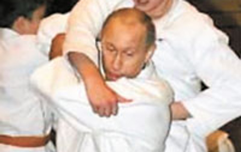 Putin şi-a lansat un DVD cu instrucţiuni de Judo