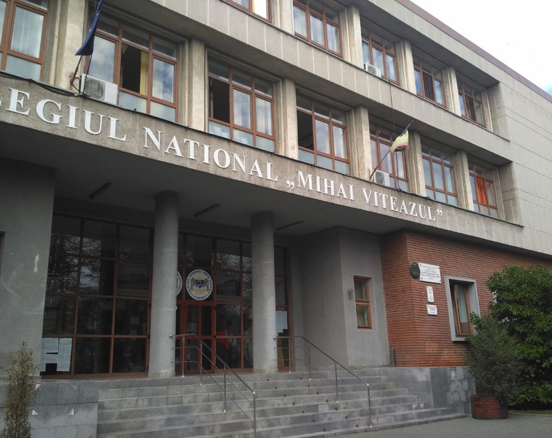 REPORTAJ/Noul an școlar în Prahova, de la glume pe seama greșelilor premierului, la discurs citit de pe foaie și mulțumiri primarului