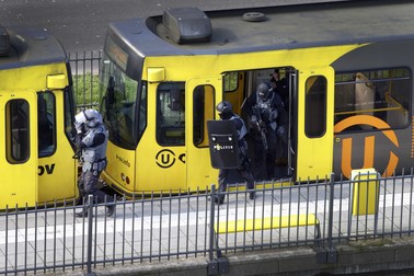 epa07446633 Special Police Forces inspect a tram, after the attack on a tram at the 24 Oktoberplace in Utrecht, The Netherlands, 18 March 2019. According to the the Dutch Police, several people have been injured in a shooting on a tram in the central Dutch city of Utrecht. The perpetrator is still at large. EPA-EFE/RICARDO SMIT