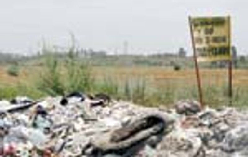 In doua zile au adunat 150.000 de tone de gunoi