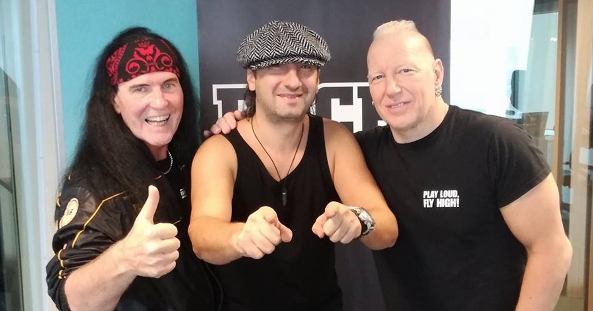 Dave Evans (stânga), primul solist al trupei AC/DC, Daniel Ignat, Mike Terrana, din trupa The ROCK