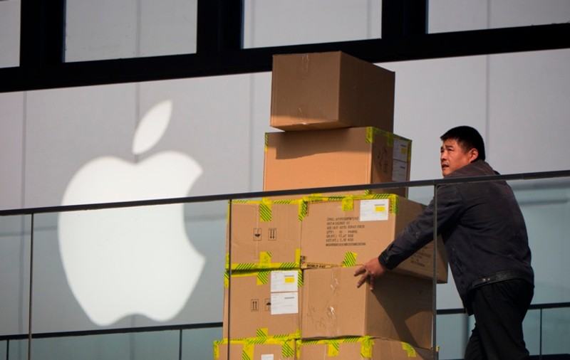 Chinezii au făcut-o şi pe asta! Vând telefoane iPhone 5, înainte să apară pe piaţă